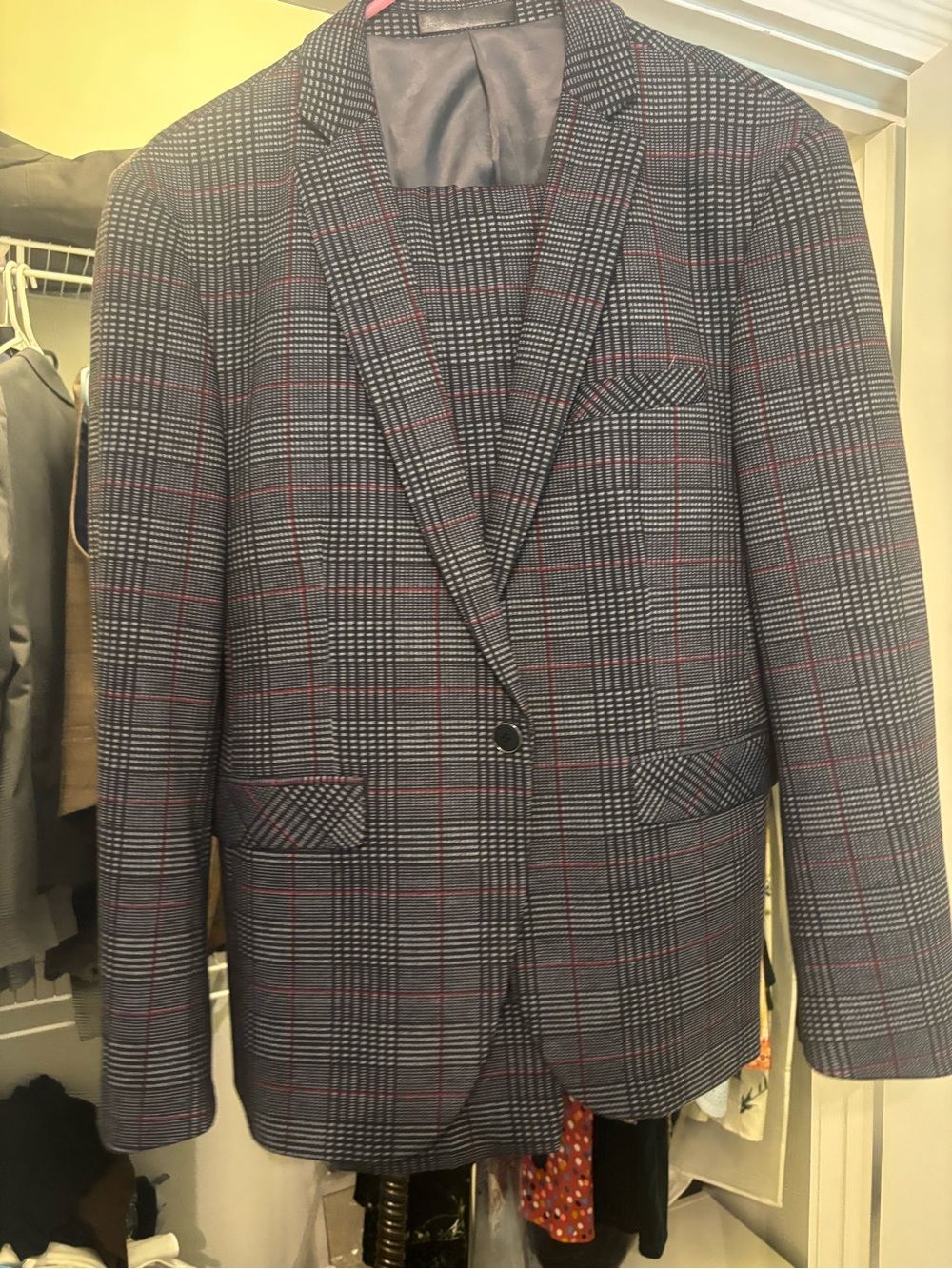 Men's Gray Glen Plaid Blazer with Subtle Red Windowpane